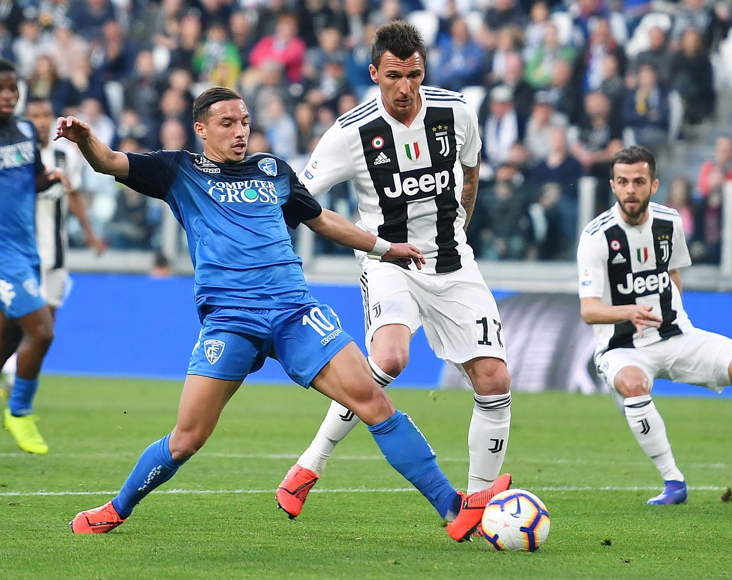 波媒：什琴斯尼在加盟巴萨前考虑参加波兰第七级别联赛（波媒称：什琴斯尼赴巴萨前曾考虑去踢波兰第七级联赛）