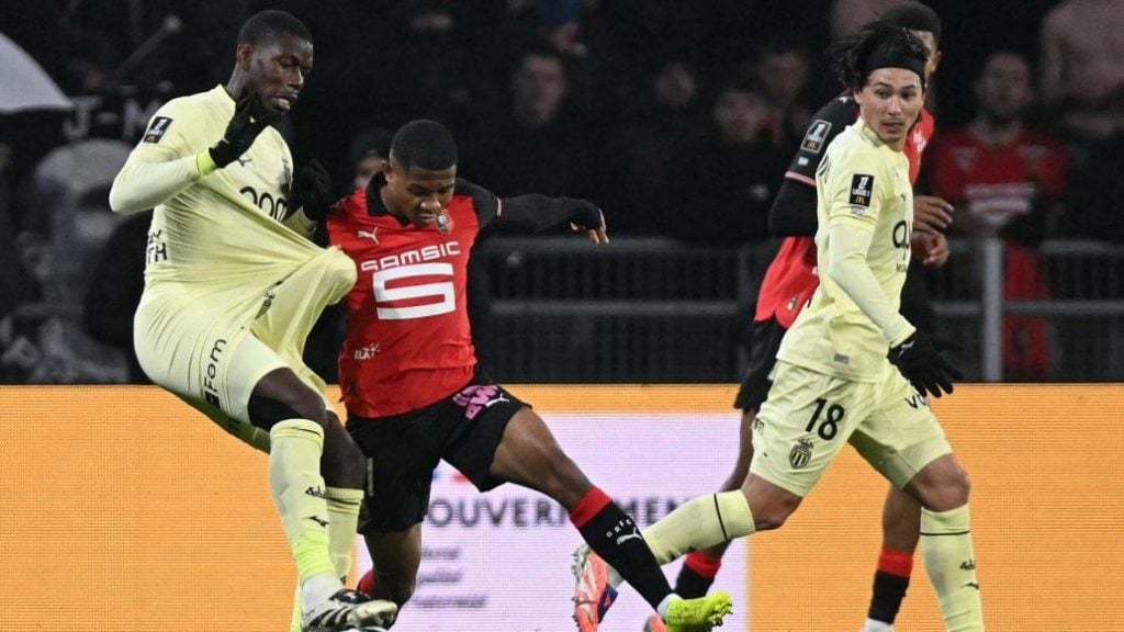 曼联锁定英超新星沃顿，阿莫里姆应果断出手（英超新锐沃顿成曼联目标，阿莫里姆需抢先出击）