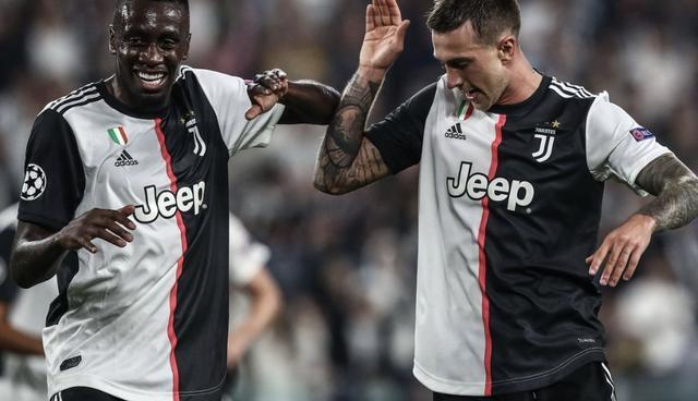 环足奖最佳中东球员候选：C罗领衔，本泽马、坎特在列（环球足球奖中东最佳球员候选出炉：C罗领衔，本泽马、坎特入选）