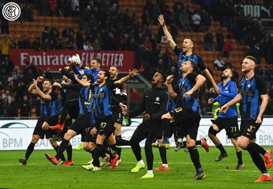 德天空：帕利尼亚原本想留队，但拜仁高层明确建议他转会（德天空：帕利尼亚本想留队，拜仁高层明确建议其转会）